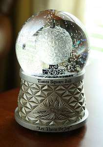 WATERFORD Crystal Times Square 2009 Snowglobe  Music Box Auld Lang 