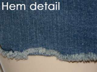 This stretch denim mini skirt by American Eagle Outfitters is in a 