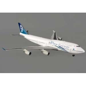  AVIATION200 Air New Zealand 747 400 1/200 REG#ZK SUI