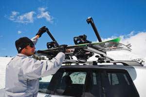 Telescoping arms allow skis to slide from the top of the roof to side 