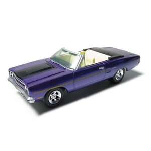  1970 Plymouth Road Runner Convertible 1/64 Purple Toys 