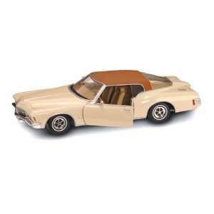  1971 Buick Riviera 1/18 Tan with Brown Roof Toys & Games