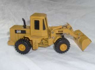 ERTL 5 by 2 950E FRONT END PLOW CAT TRACTOR  