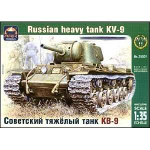  KV 9 WWII Russian Heavy Tank w/122mm Howizter Gun 1 35 Ark 