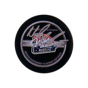  Nicklas Lidstrom Autographed Puck   2009 Winter Classic 