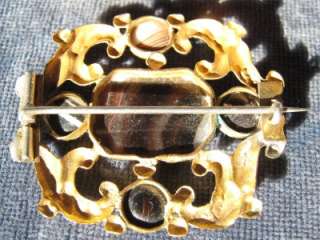 VICTORIAN SCOTTISH BANDED AGATE BROOCH GOLD COLOURED FRAME C 1860 