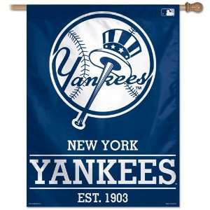  NEW YORK YANKEES OFFICIAL 27X37 BANNER FLAG Sports 