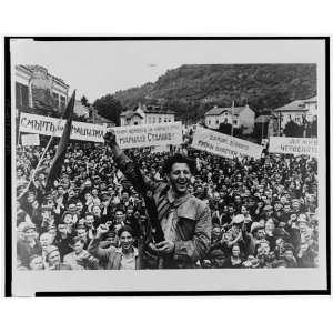  Lovech,Bulgaria,partisan holding rifle,Evgenii Khaldei 