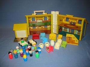   Fisher Price Play Family Two Story House #952 People Furniture  