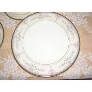  Noritake Bone China Churchill Pattern Dinner Plate 