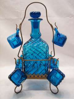   & CORDIAL GLASSES MINIATURE MUGS PRESSED SWIRL BLUE GLASS WIRE CADDY