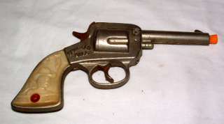 1940s BUFFALO BILL CAST IRON CAP GUN  