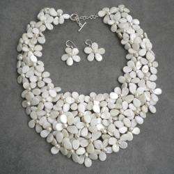   of Pearl and Pearl White Mini Floral Jewelry Set (5 8 mm) (Thailand