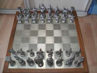 Schachspiel   Zinnfiguren   Holzkasette und Metallbrett in Baden 