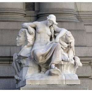  Daniel Chester French Africa statue in front of the 