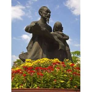 Statue of Ho Chi Minh, Ho Chi Minh City, Vietnam, Indochina, Southeast 