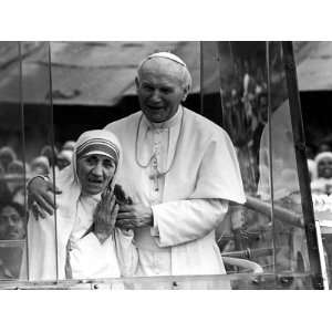 Pope John Paul II Holds His Arm Around Mother Teresa Photographic 