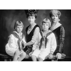  early 1900s photo DYE, MARGARET, MISS GROUP