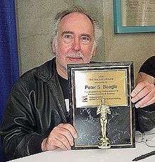 Peter S. Beagle with Inkpot award at the San Diego Comic Con in 2006