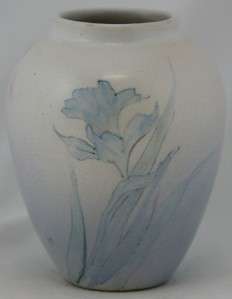 WELLER HUDSON PERFECTO 5.25 VASE W/JONQUIL BY HESTER PILLSBURY MINT 