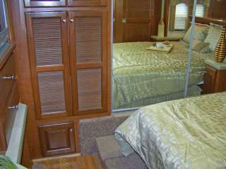 04 Thor Mandalay Diesel 4 Slides 41 44K Wood Floors & Free Warranty 