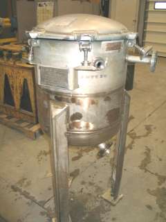 30 GALLON STAINLESS STEEL TANK W/ PERFORATED BASKET  